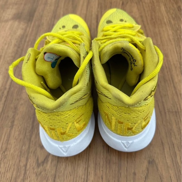 Nike Kyrie 5 Spongebob Squarepants Sneakers size 7 - Picture 2 of 8
